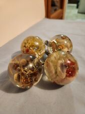4 Decorative 1960s Mcm Lucite Drawer Pulls With Infused Seashells
