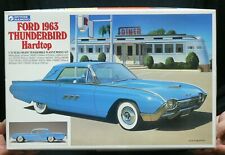 Ford 1963 Thunderbird Hard Top 132 Gunze Model Kit